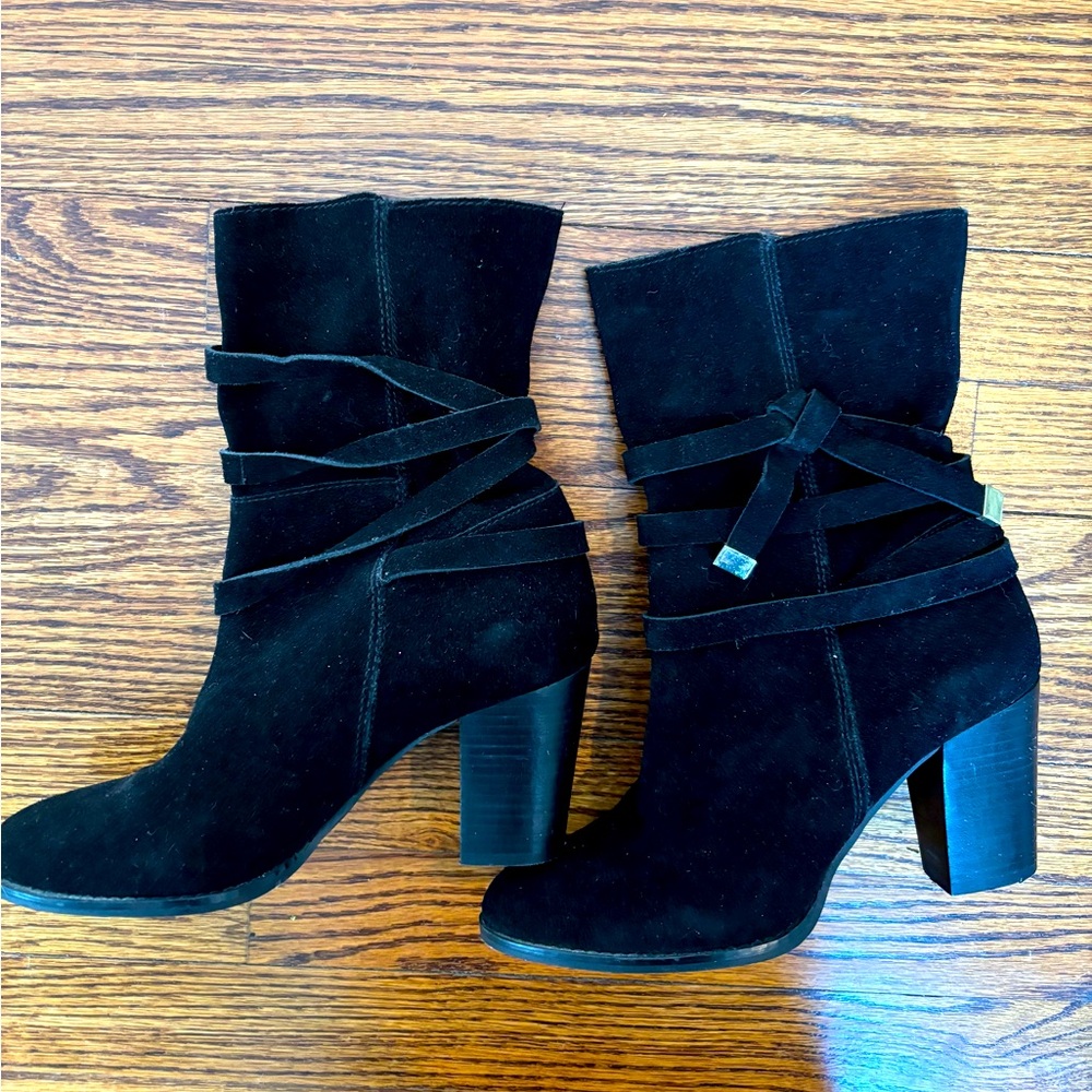 Saks Fifth Avenue boots size 9 women’s